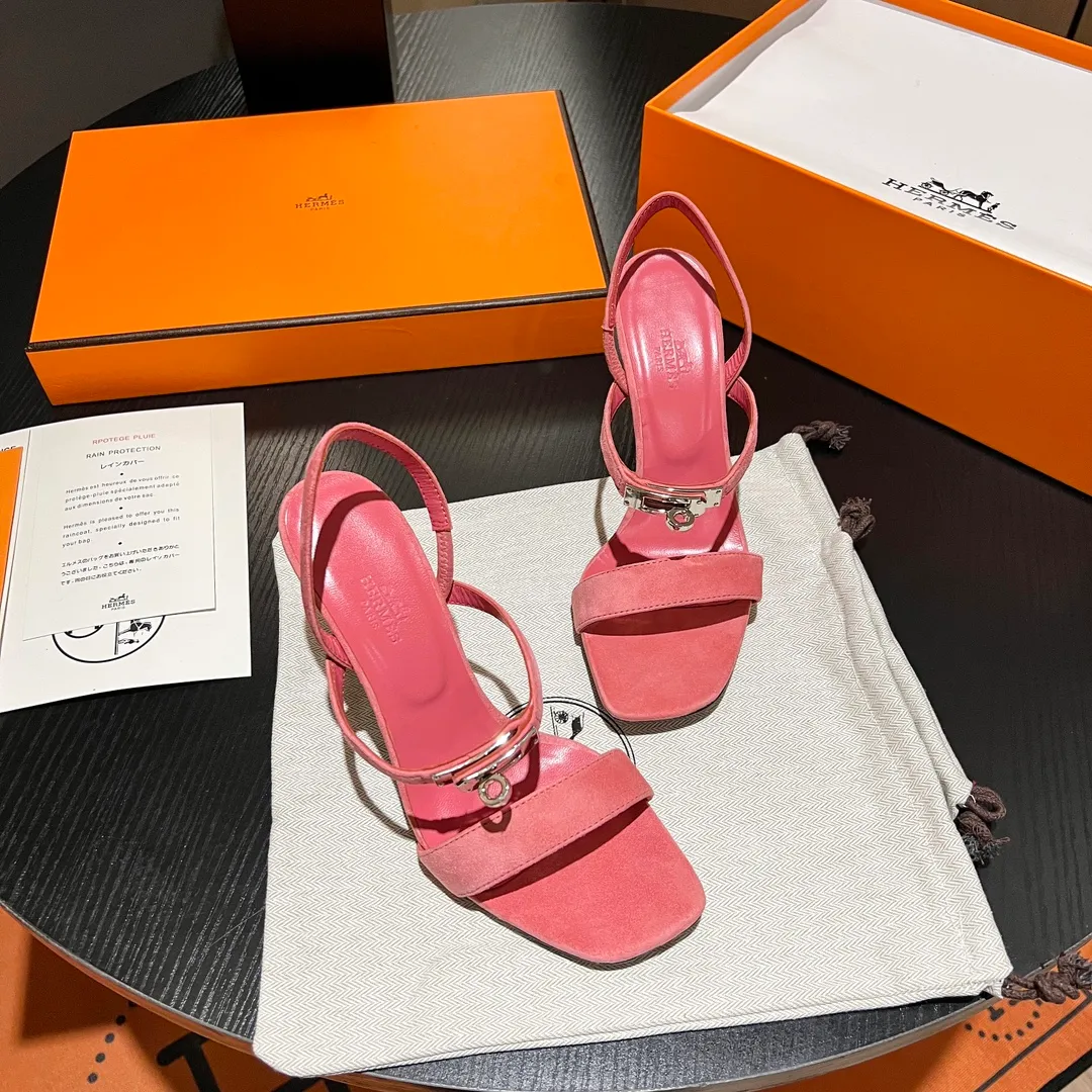 👟👟Ex-factory price 600👟👟 💋💋Continue the classics Hermes Classic H high-heeled sandals series————————Fashionable classic and versatile super comfortable It took half a year to disassemble the original version and develop it with craftsmanship and perfection in every detail Simple and smooth design to create a fashionable, classic and soft look 🥰🥰 Material: Original custom-made sheep suede, sheepskin lining for feet, Italian genuine leather outsole ▪️Heel height: 9cm ▪️SIZE: 34-42 (34.41 42 customized, non-returnable and non-exchangeable)
